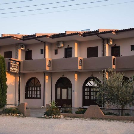 פסאקודיה Palm Tree Apartments מראה חיצוני תמונה