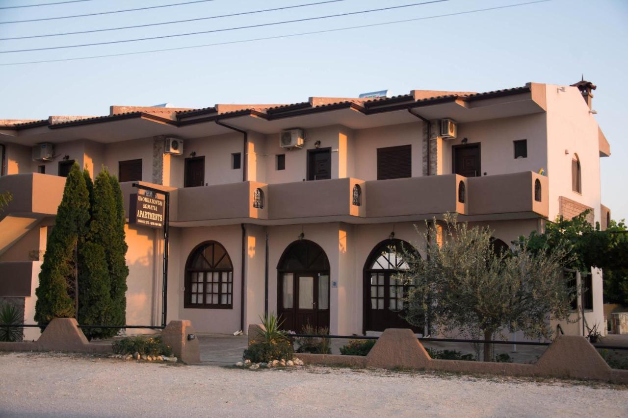 פסאקודיה Palm Tree Apartments מראה חיצוני תמונה