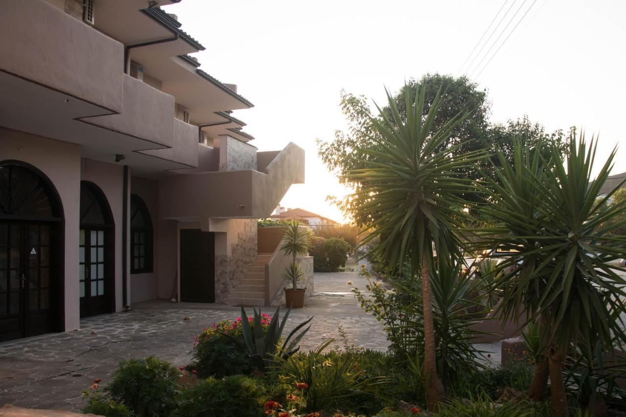 פסאקודיה Palm Tree Apartments מראה חיצוני תמונה