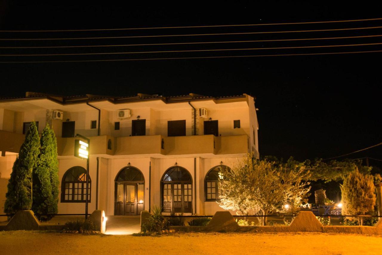 פסאקודיה Palm Tree Apartments מראה חיצוני תמונה