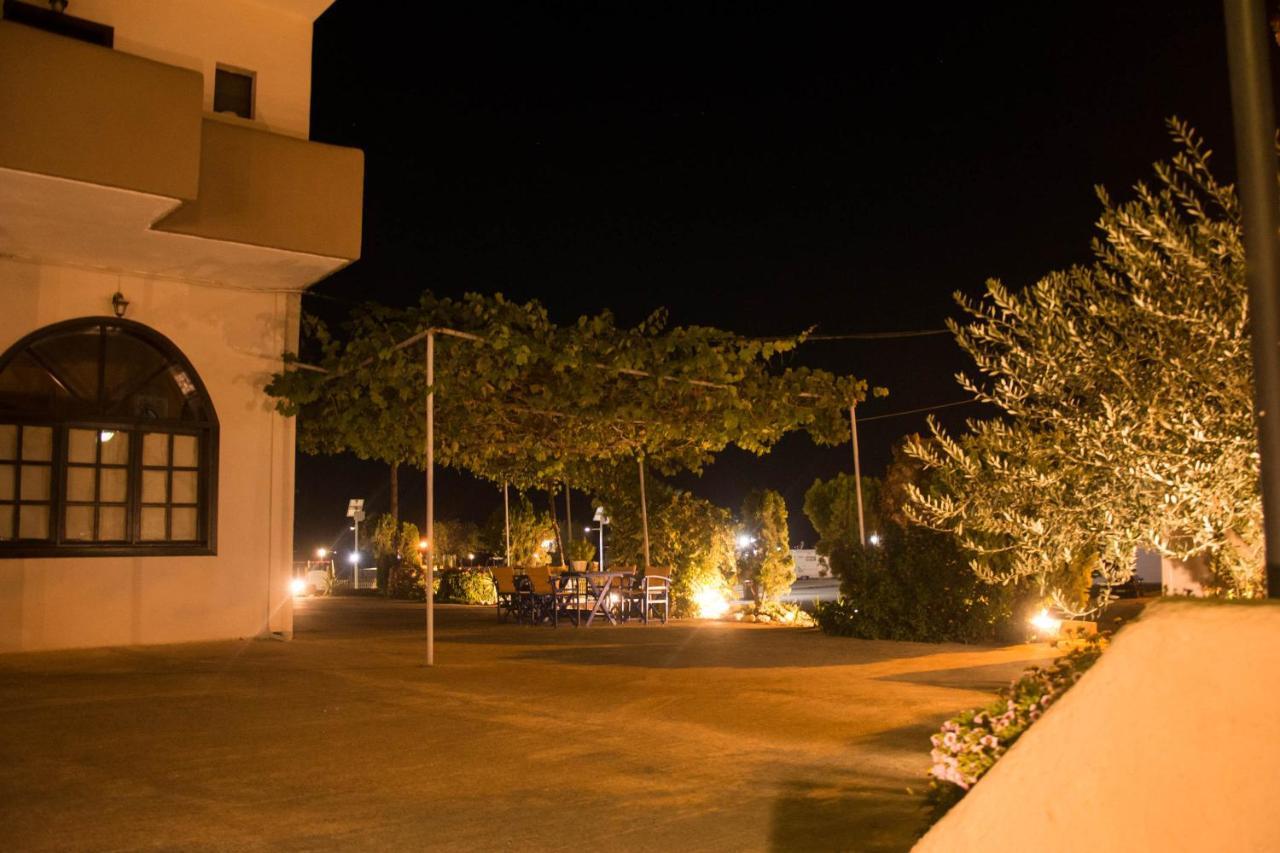 פסאקודיה Palm Tree Apartments מראה חיצוני תמונה