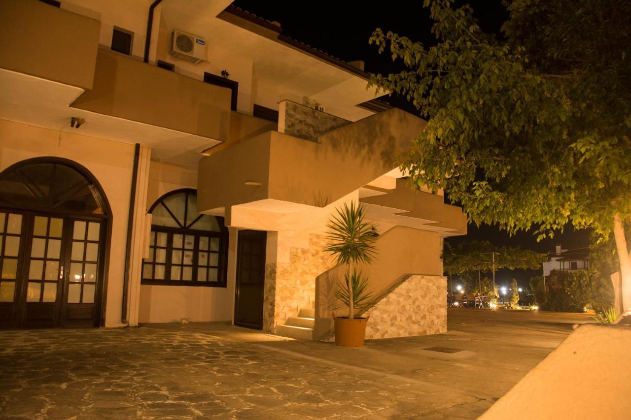 פסאקודיה Palm Tree Apartments מראה חיצוני תמונה